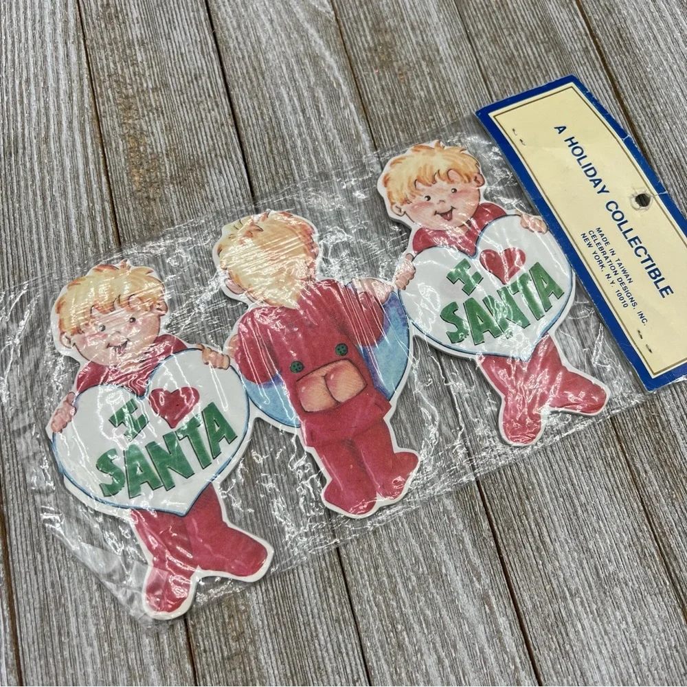 Vintage Celebration Boy In Pajamas Christmas Paper Garland, I Love Santa, NOS